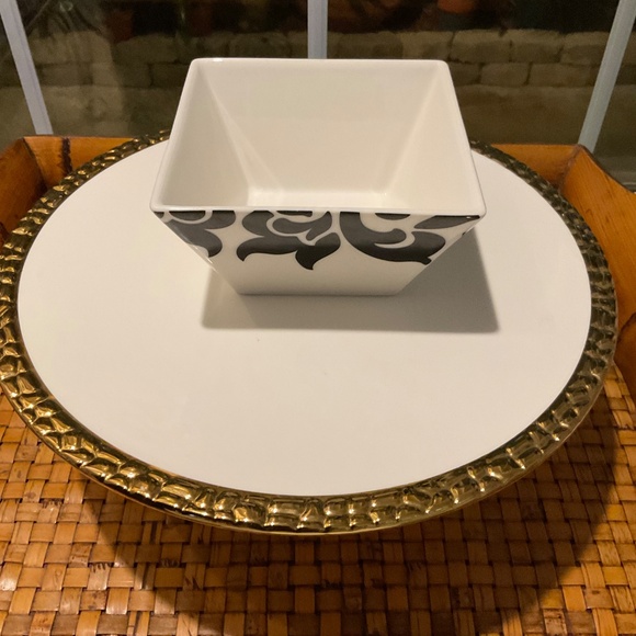 Martha Stewart Macy’s Lisbon Black & White Square Bowls - 2 Total - Picture 9 of 11